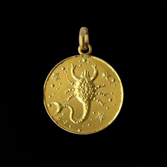 médaille scorpion 