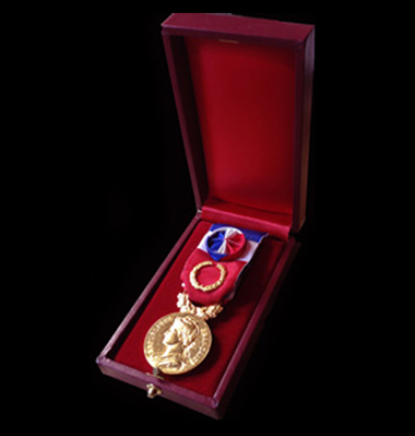 Ecrin tradition ouvert médailles d'honneur du travail