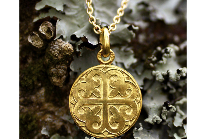 Médaille en or 18k de la Croix Fleuronnée