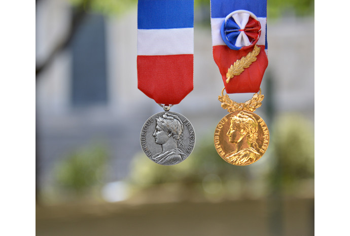 Commandez vos médailles d'honneur du travail chez Médailles Canale